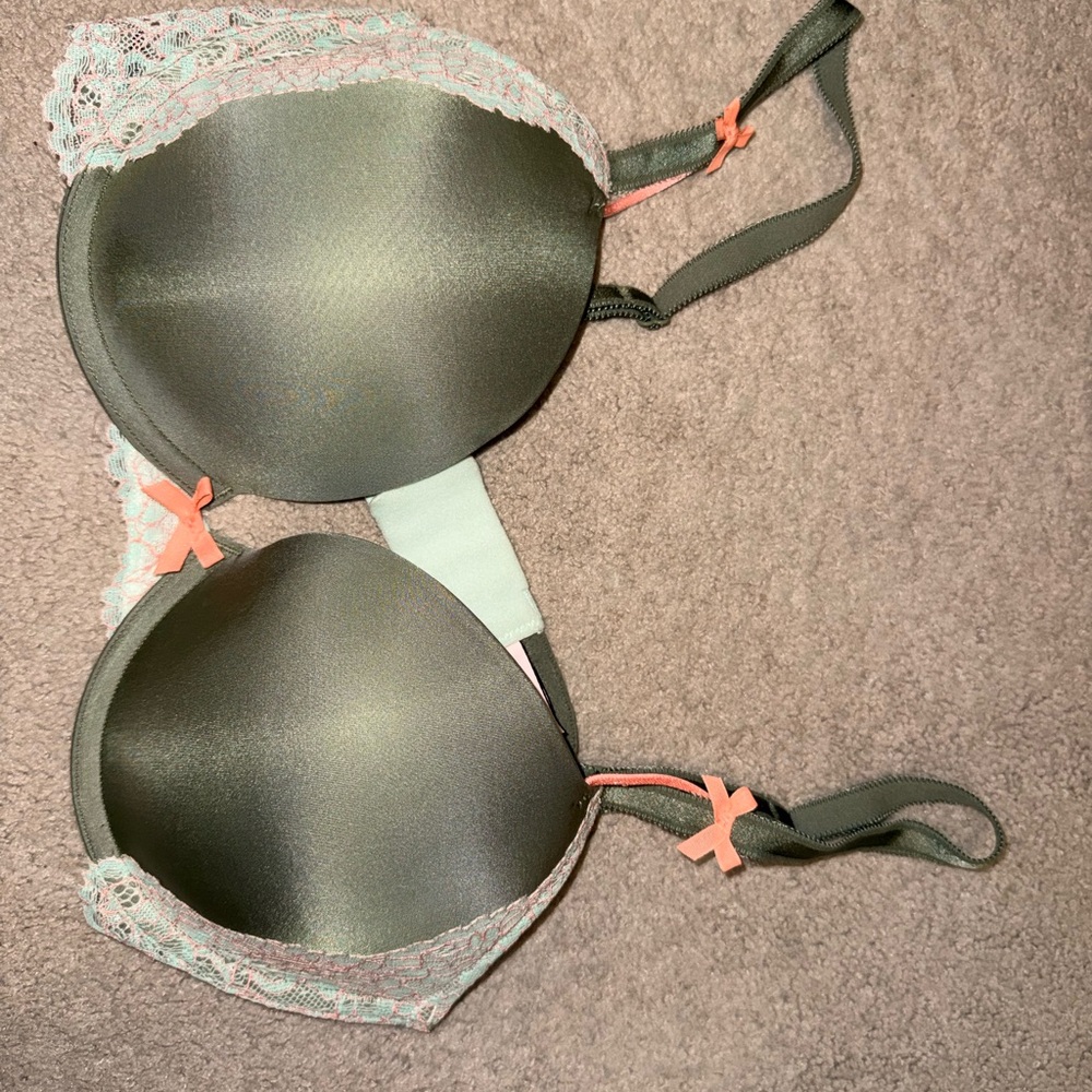 Elegant Lace Trimmed Victoria Secret Bra in Olive Green
